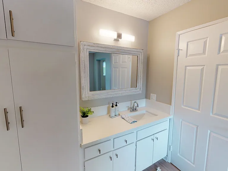 Mentone Apartments — Photo 34