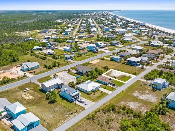 126 Pine St, Mexico Beach, FL 32456