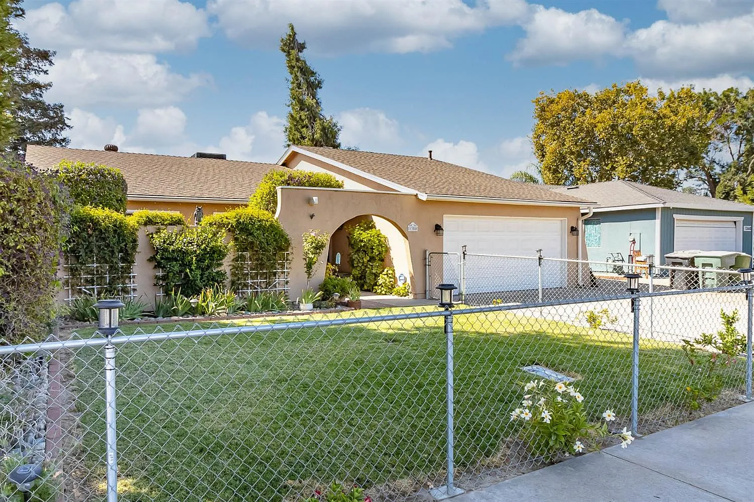 1350 Jennifer St photo 1