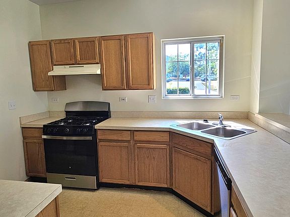 4th image of 327 Windsor Ct Unit A