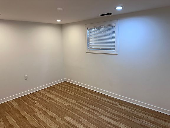 4th image of 7311 S Oglesby Ave #G
