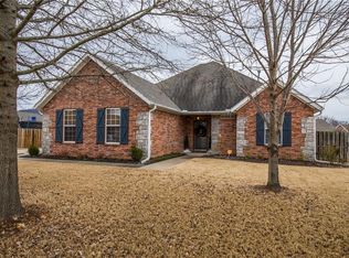11124 Bear Dr, Farmington, AR 72730