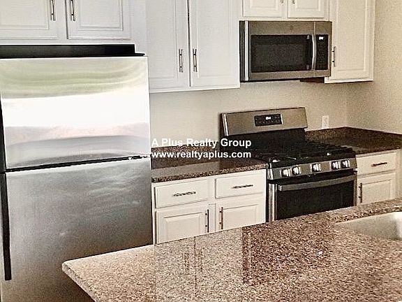 2nd image of 1522I Vfw Pkwy #204