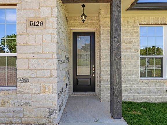 5th image of 5126 Country Club Dr