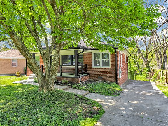Front of house, front porch & driveway shared spaces