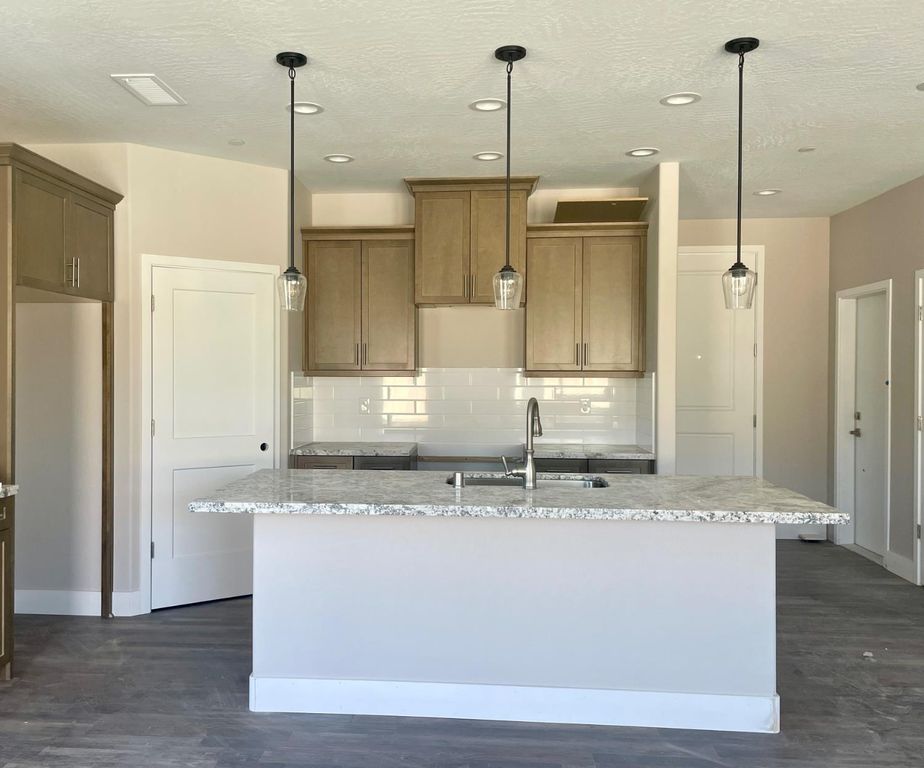 420 S Susan Ave, Kerman, CA - View 3