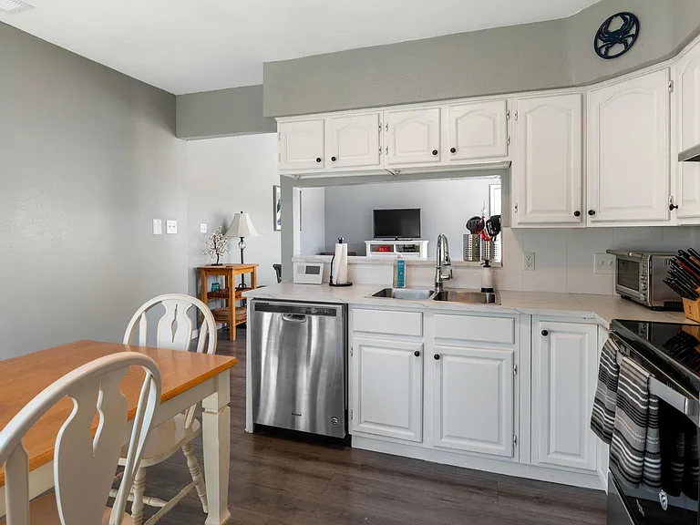 10401 Burmaster Ln #A — Photo 9