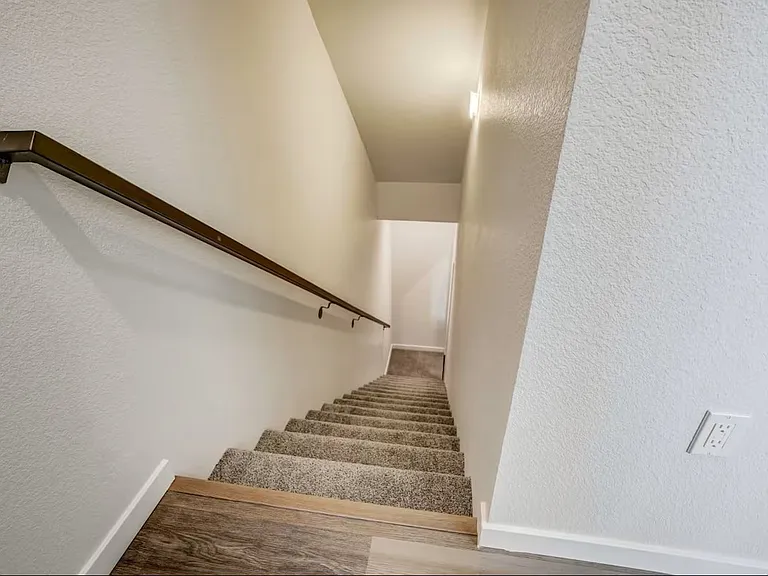 2220 E La Salle St — Photo 34