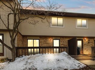 832 Armstrong Rd, Lansing, MI 48911