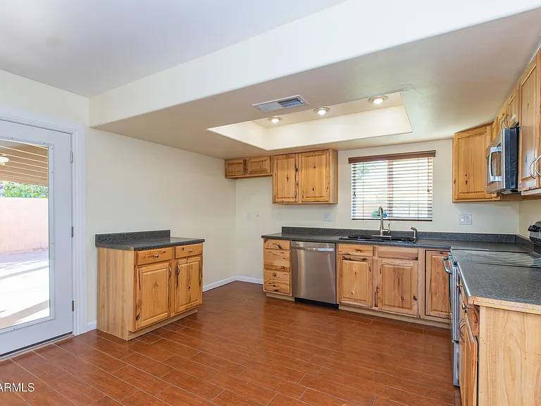 1813 E Ellis Dr — Photo 16
