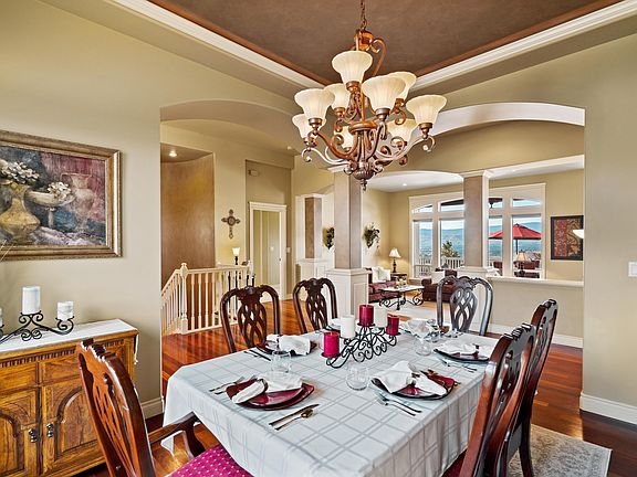 5th image of 905 Golden Crest Dr
