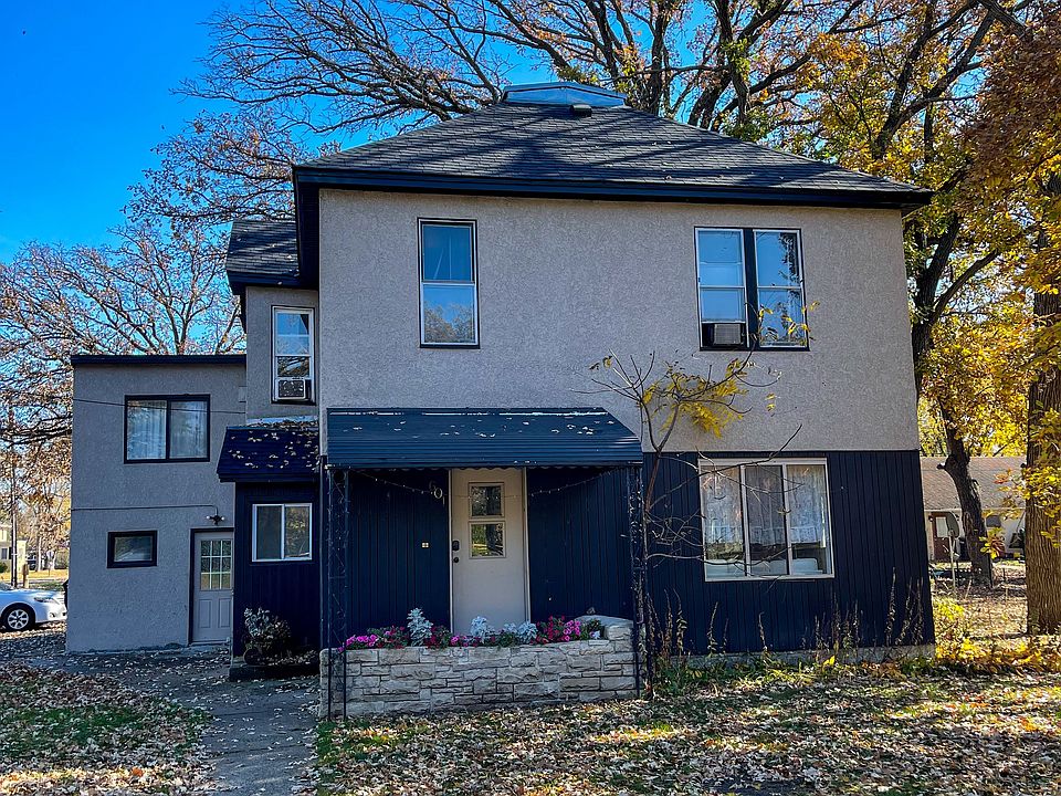 4 unit building