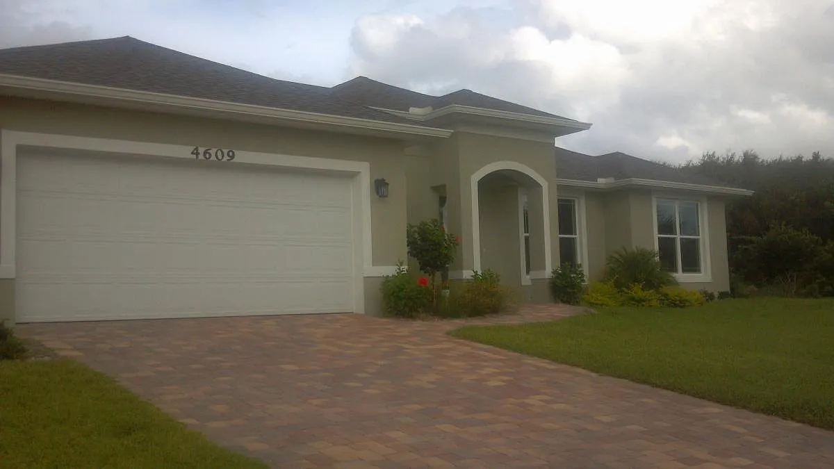 4609 S Atlantic Avenue — Photo 1
