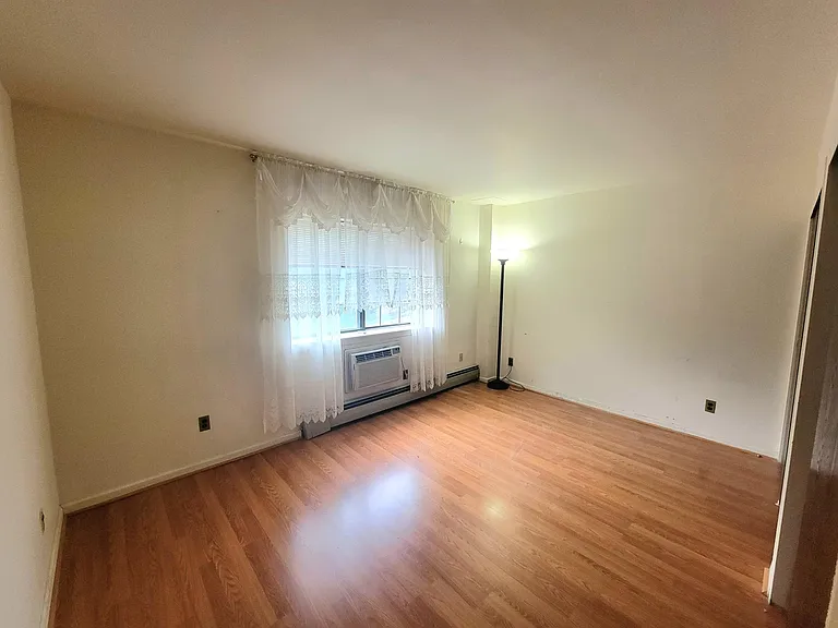 2 Elmwood Park Dr #322 — Photo 32