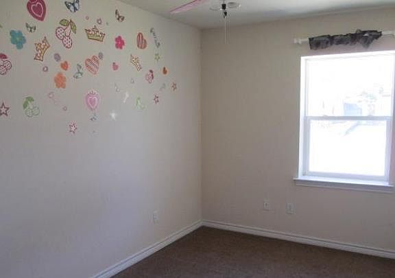 4th image of 1600 Hillcrest St