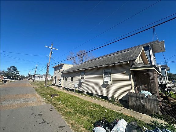 5th image of 2345 S Roman St