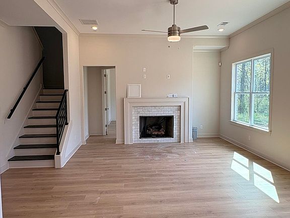 3rd image of 5054 Summers Rd