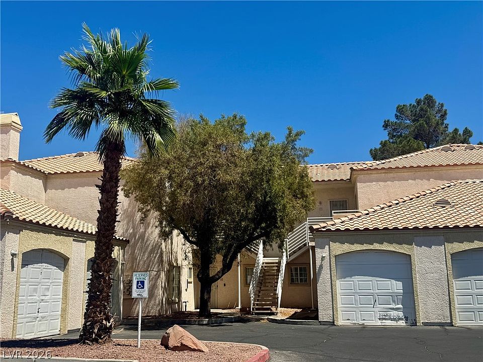 1st image of 1900 N Torrey Pines Dr Unit 212
