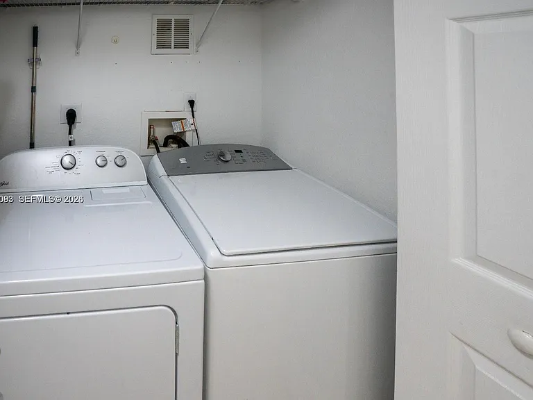 11403 NW 89th St #110 — Photo 31