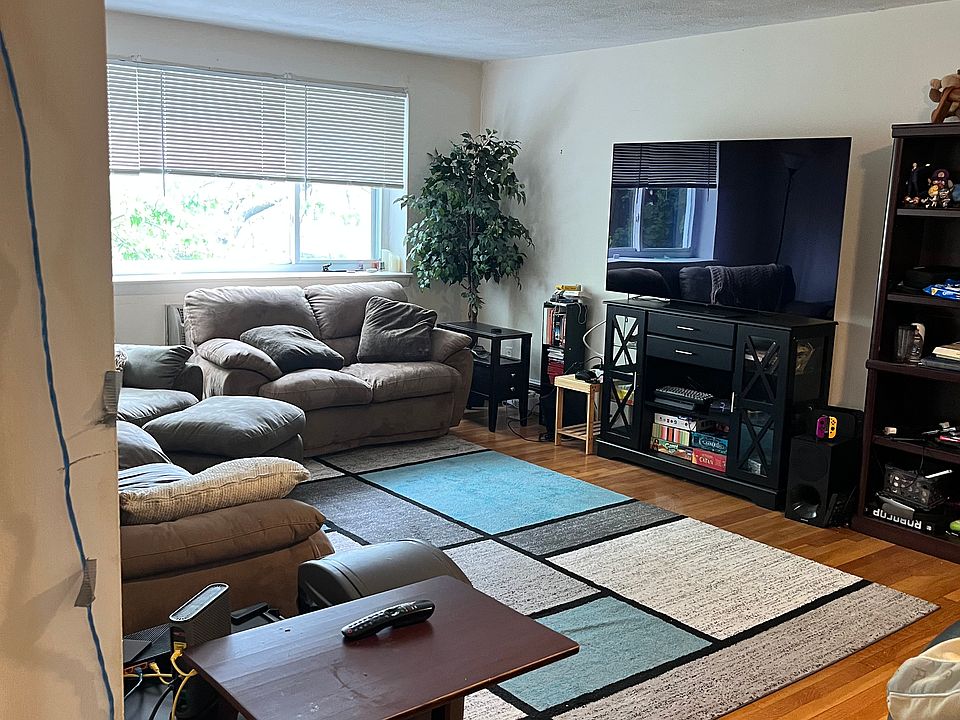 1st image of 20 Radcliffe Rd #31