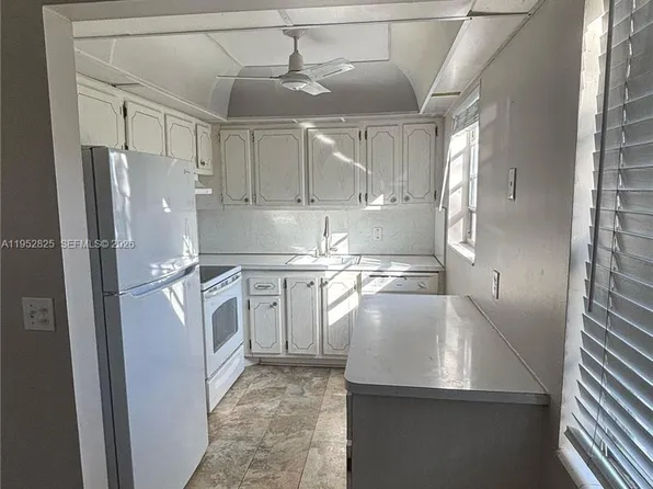 179 Canterbury Dr #H, West Palm Beach, FL 33407