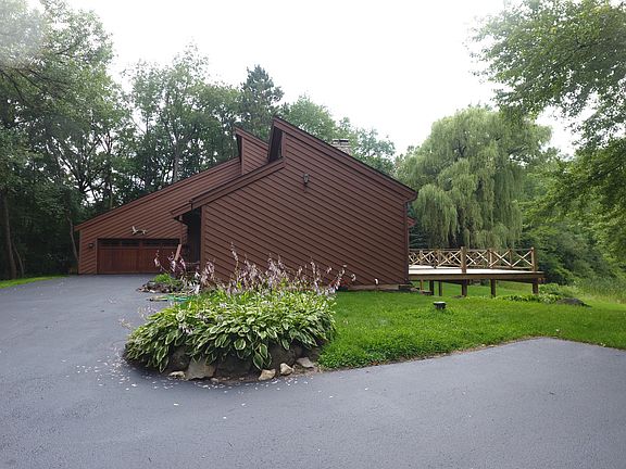 Asphalt driveway - Secluded 