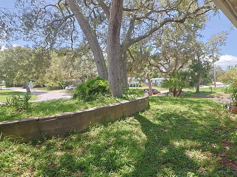 10 Barcelona Ave — Photo 34