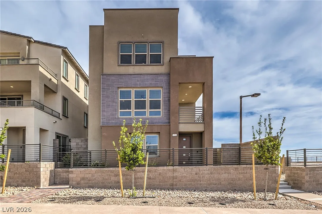 3 bed, 3.5 bath, 1992 sqft, $2,950 — Photo 1