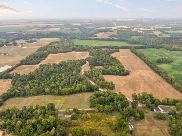 6 Sturgeon Creek Rd, Cedar Hill, TN 37032