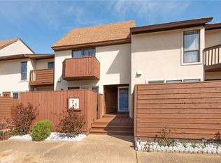 71 Waters Edge Cir, Hampton, VA 23669