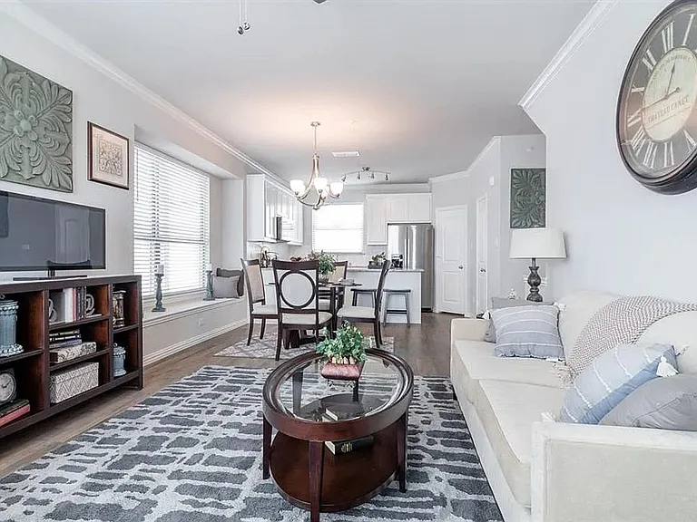 Lamar Townhomes — Photo 13