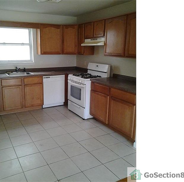 2nd image of 131 Isabella Ave
