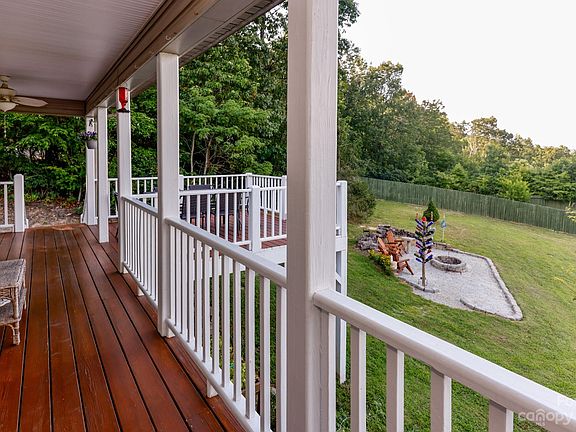 4th image of 34 Autumn View Dr