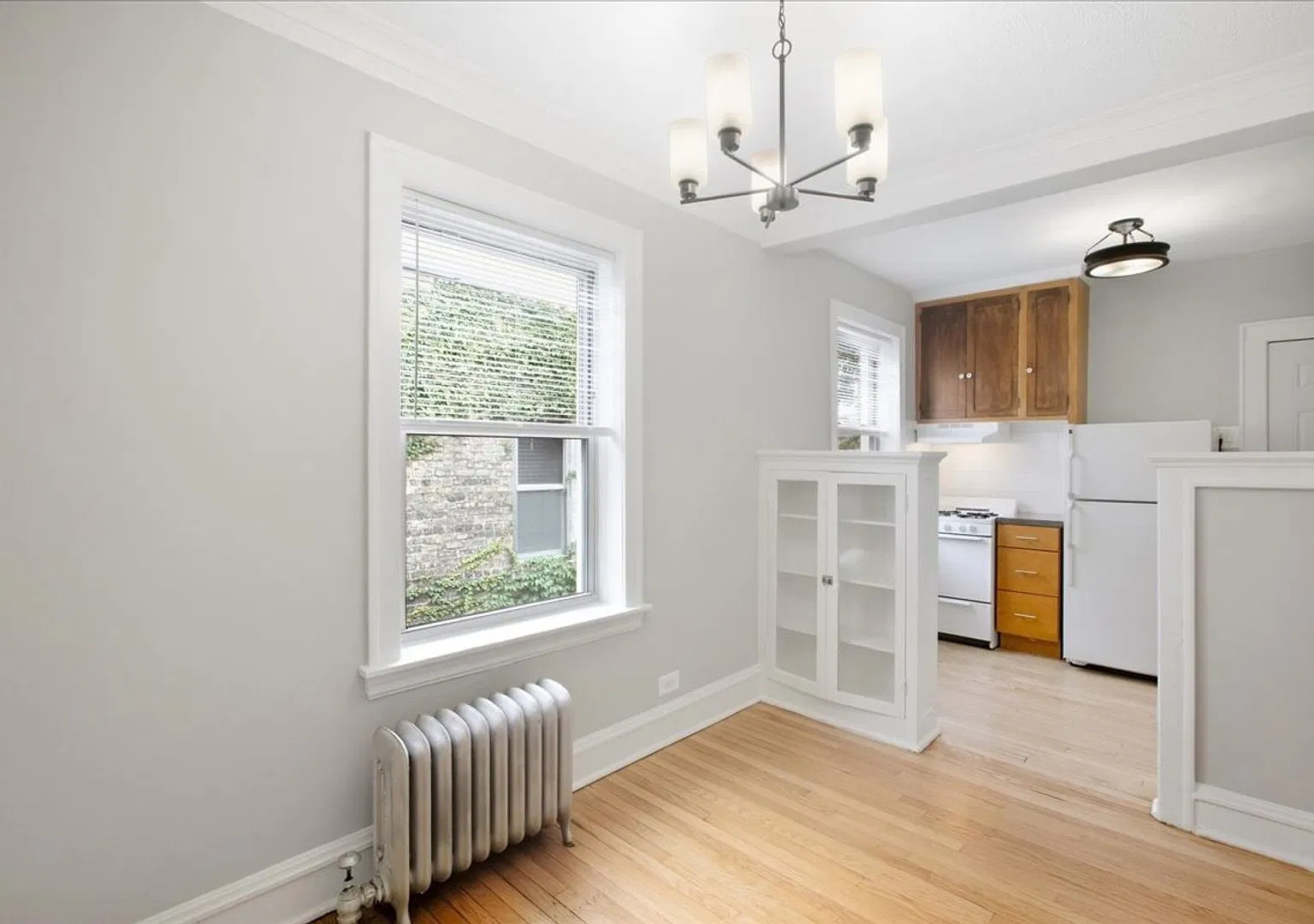 Large One Bedroom in Andersonville — Photo 1