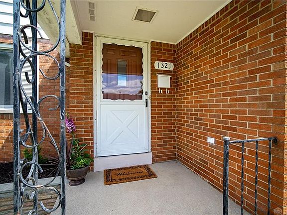 3rd image of 1321 Rose Bower Ave
