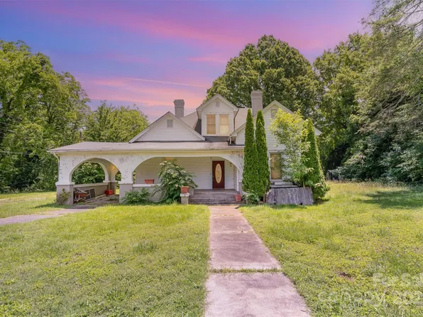 1637 N College Ave, Newton, NC 28658