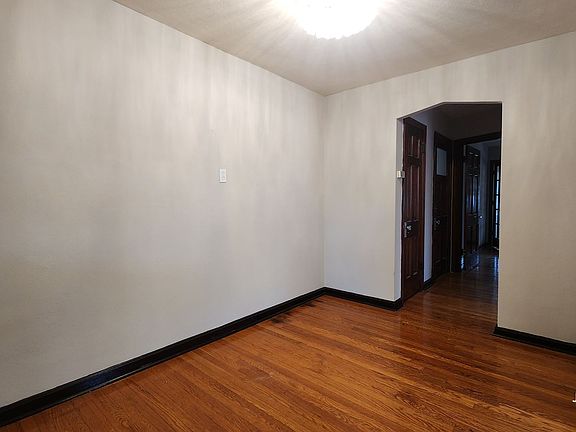 4th image of 6362-64 Sutherland Ave #4edec7fbb