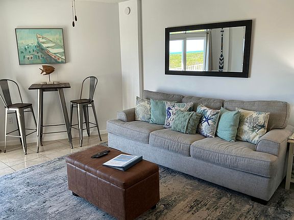 3rd image of 500 Burton Dr #1213