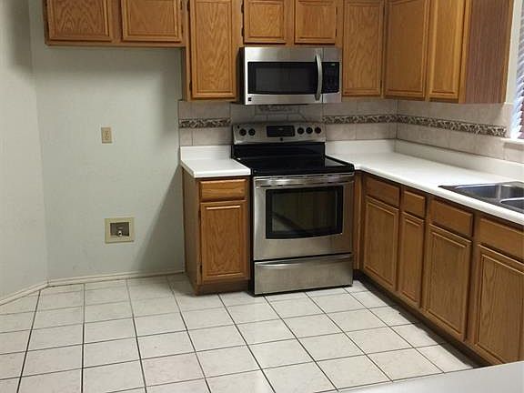 3rd image of 4040 Staghorn Cir N