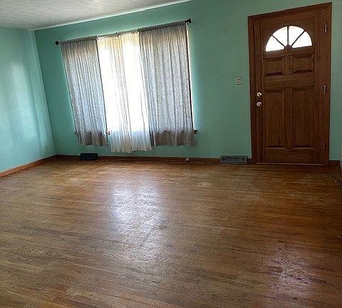 3rd image of 19334 Hipple Ave