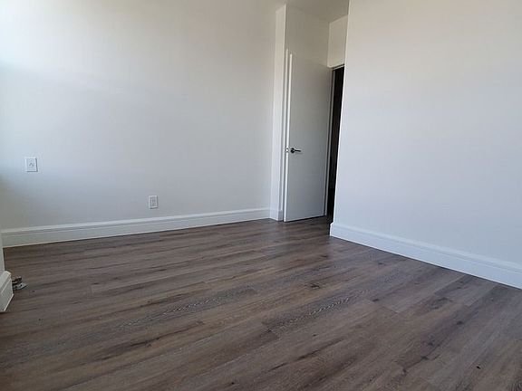 3rd image of 124 Jefferson Ave APT 4F