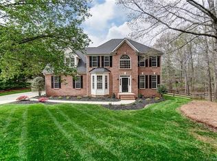 9707 Shadowmere Ln, Matthews, NC 28104