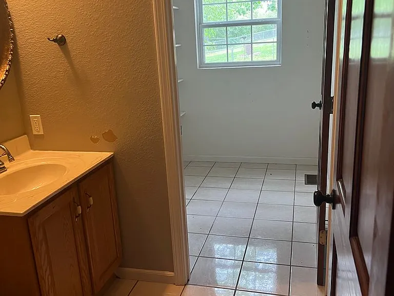 20266 Hyatt Ln — Photo 4