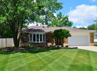 7800 Green Valley Ct, Darien, IL 60561