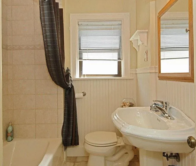 760 N 75th St — Photo 11
