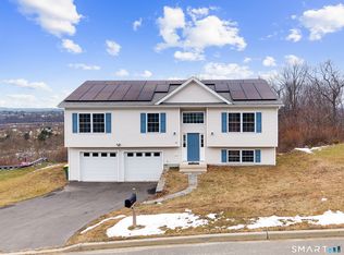 44 Shadybrook Ln, Waterbury, CT 06706