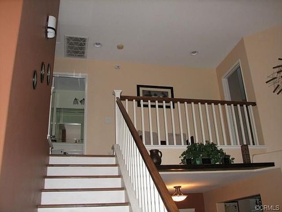 2nd image of 814 Autumn Ln