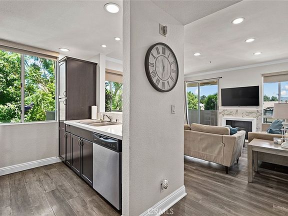 5th image of 19350 Sherman Way Unit 201