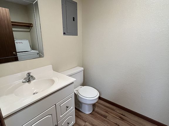 5th image of 806 Foster Ln APT C