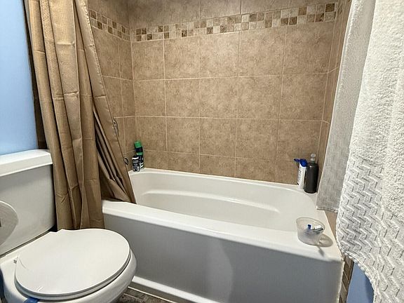 5th image of 500 Umstead Dr #208